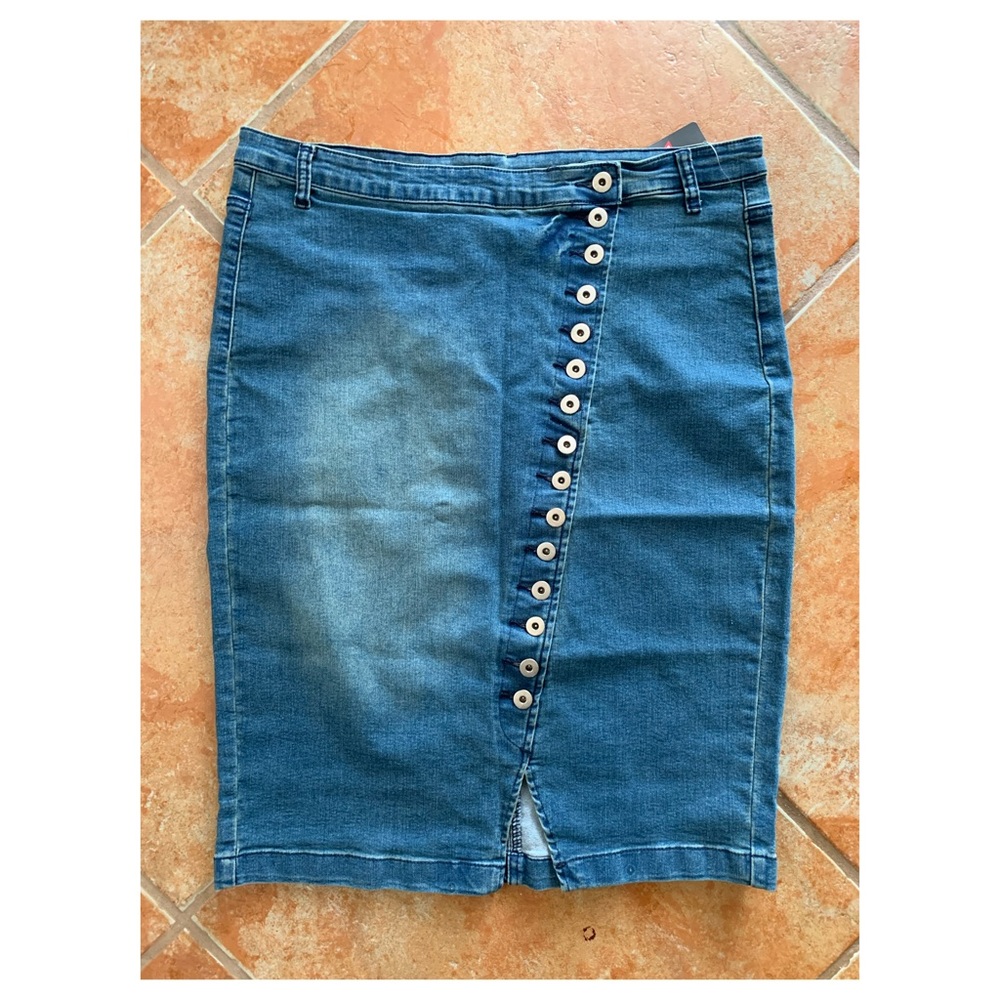 ❌SOLD❌Lt. Vintage Wash Asymmetrical Buttons Denim Skirt